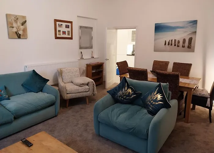 21 Prince Of Wales Terrace - 2 Bed Ground Floor Flat