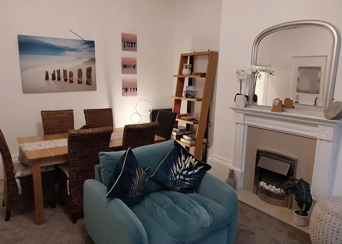 21 Prince Of Wales Terrace - 2 Bed Ground Floor Flat