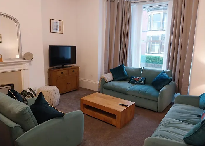 21 Prince Of Wales Terrace - 2 Bed Ground Floor Flat
