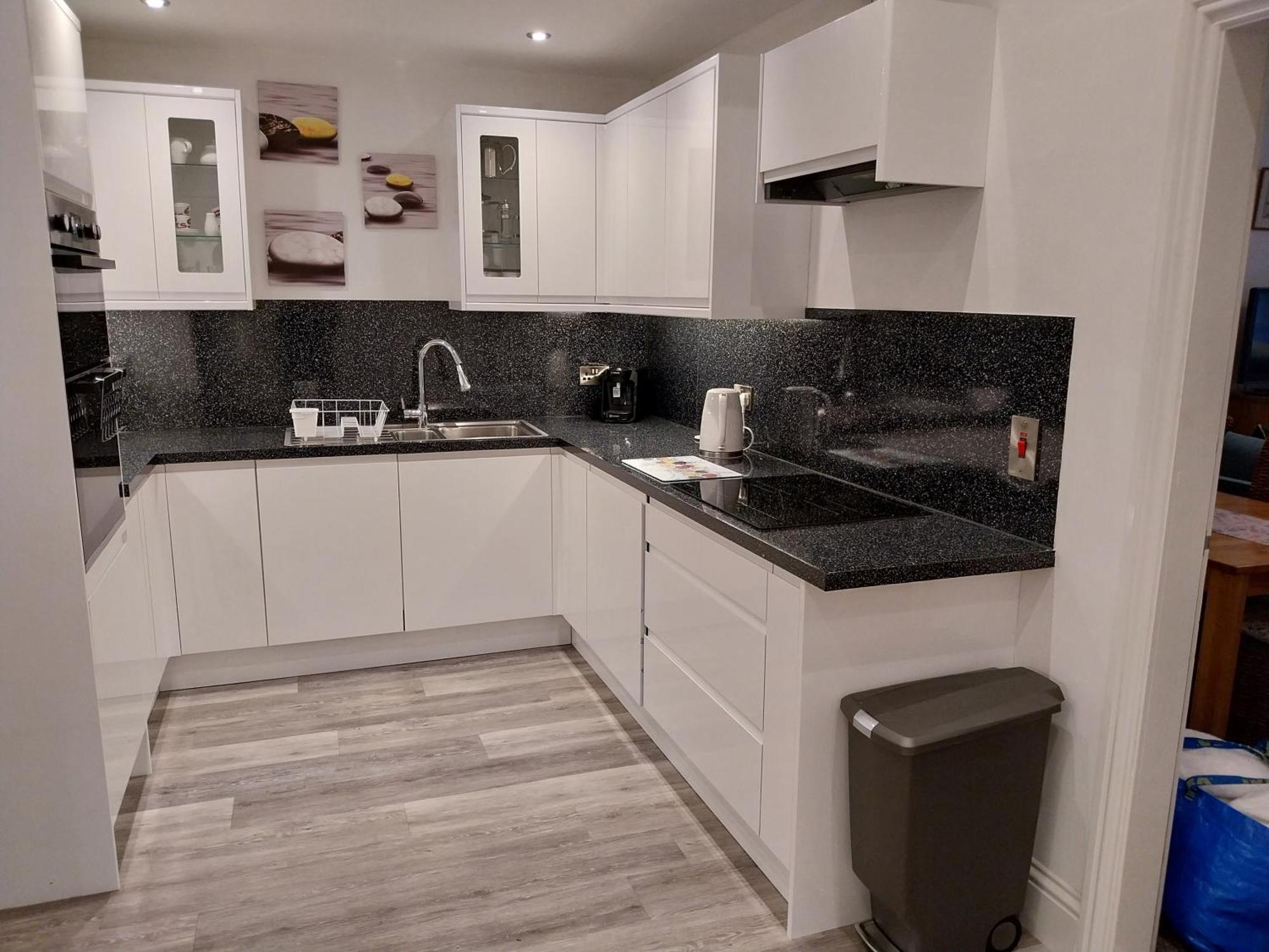 21 Of Wales Terrace - 2 Bed Ground Floor Flat Apartment *